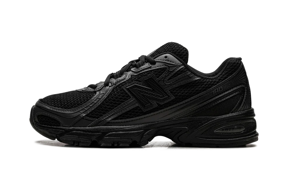 New Balance 740 Black