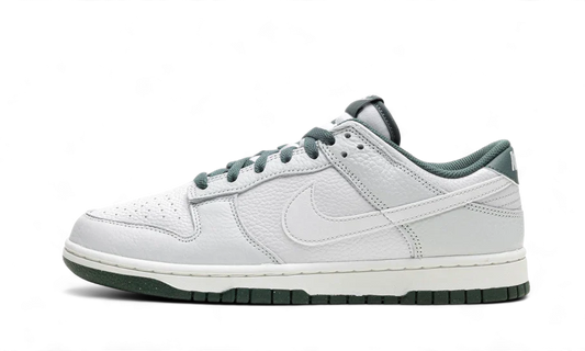 Nike Dunk Low Retro SE Photon Dust Vintage Green