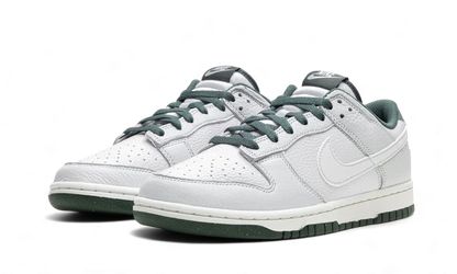 Nike Dunk Low Retro SE Photon Dust Vintage Green