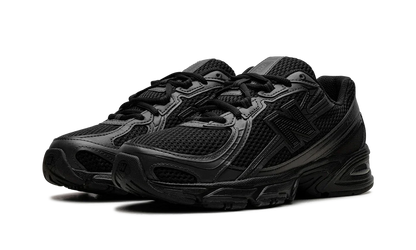 New Balance 740 Black